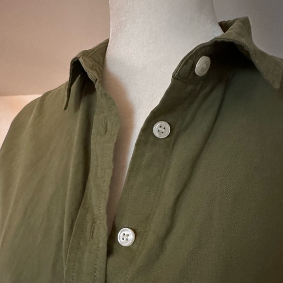 J Crew boy fit button up in army green size M - Picture 3 of 4